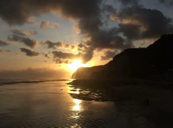 Melasti Wardana Uluwatu